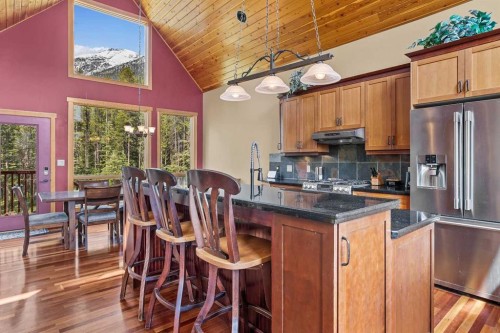 214 Eagle Point, Canmore, AB - Indoor Photo Showing Kitchen