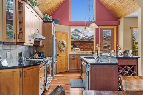 214 Eagle Point, Canmore, AB - Indoor Photo Showing Kitchen