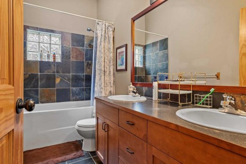 214 Eagle Point, Canmore, AB - Indoor Photo Showing Bathroom
