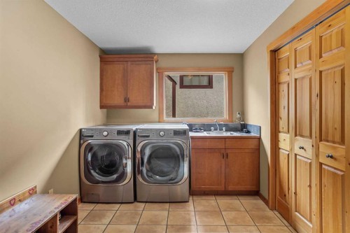 214 Eagle Point, Canmore, AB - Indoor Photo Showing Laundry Room