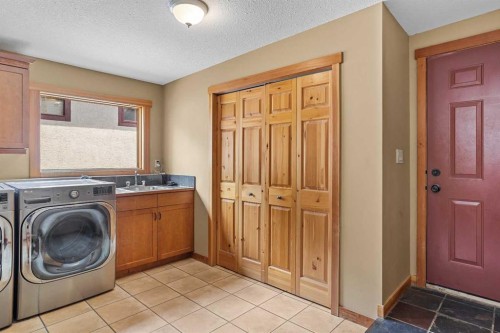214 Eagle Point, Canmore, AB - Indoor Photo Showing Laundry Room