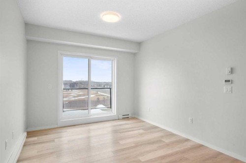 2411-33 Carringham Gate Nw, Calgary, AB - Indoor Photo Showing Other Room