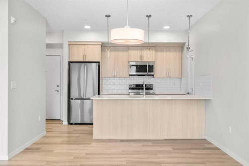 2411-33 Carringham Gate Nw, Calgary, AB - Indoor Photo Showing Kitchen With Stainless Steel Kitchen With Upgraded Kitchen