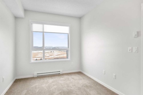 2411-33 Carringham Gate Nw, Calgary, AB - Indoor Photo Showing Other Room