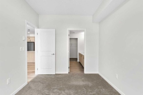 2411-33 Carringham Gate Nw, Calgary, AB - Indoor Photo Showing Other Room