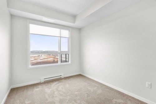 2411-33 Carringham Gate Nw, Calgary, AB - Indoor Photo Showing Other Room