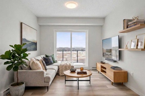 2411-33 Carringham Gate Nw, Calgary, AB - Indoor Photo Showing Living Room