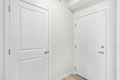 2411-33 Carringham Gate Nw, Calgary, AB - Indoor Photo Showing Other Room