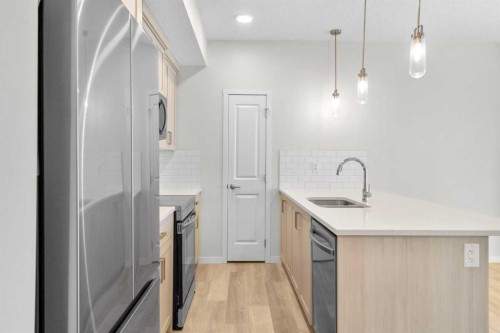 2411-33 Carringham Gate Nw, Calgary, AB - Indoor Photo Showing Kitchen With Upgraded Kitchen