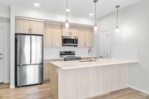 2411-33 Carringham Gate Nw, Calgary, AB - Indoor Photo Showing Kitchen With Stainless Steel Kitchen With Upgraded Kitchen