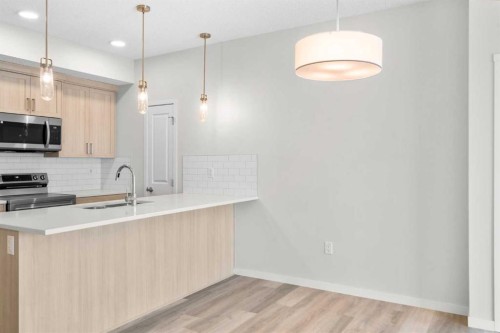 2411-33 Carringham Gate Nw, Calgary, AB - Indoor Photo Showing Kitchen