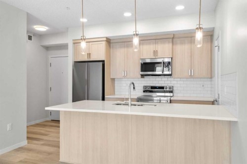 2411-33 Carringham Gate Nw, Calgary, AB - Indoor Photo Showing Kitchen With Double Sink With Upgraded Kitchen