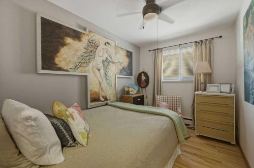 2428 14 Street Sw, Calgary, AB - Indoor Photo Showing Bedroom