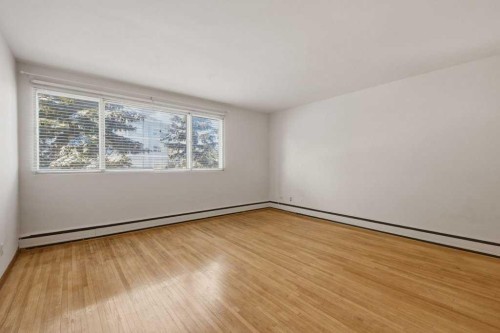 2428 14 Street Sw, Calgary, AB - Indoor Photo Showing Other Room