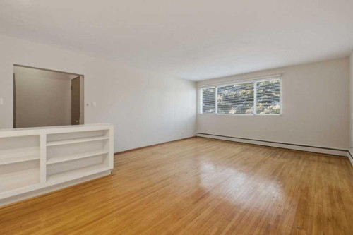 2428 14 Street Sw, Calgary, AB - Indoor Photo Showing Other Room