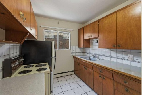 2428 14 Street Sw, Calgary, AB - Indoor Photo Showing Kitchen