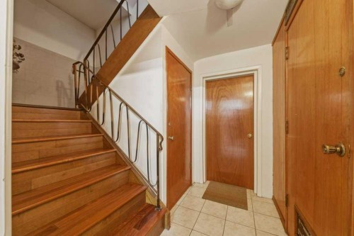 2428 14 Street Sw, Calgary, AB - Indoor Photo Showing Other Room