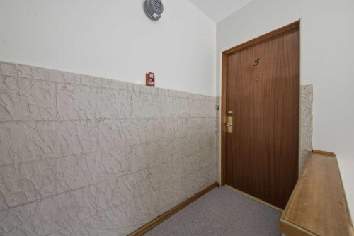 2428 14 Street Sw, Calgary, AB - Indoor Photo Showing Other Room