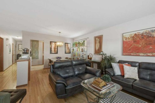 2428 14 Street Sw, Calgary, AB - Indoor Photo Showing Living Room