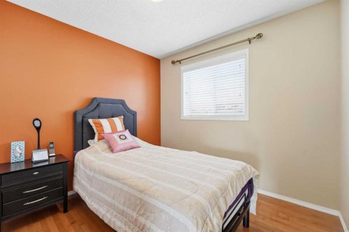252 Saddlecrest Blvd Ne, Calgary, AB - Indoor Photo Showing Bedroom