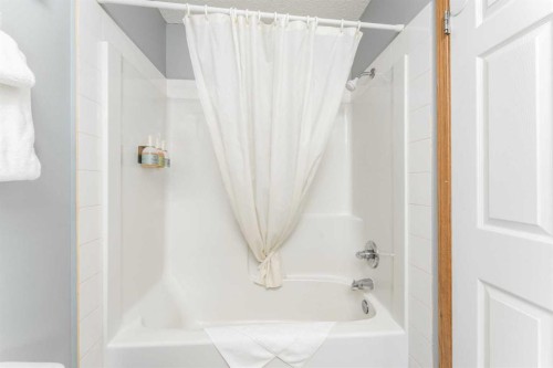 140-1202 Bow Valley Trail, Canmore, AB - Indoor Photo Showing Bathroom