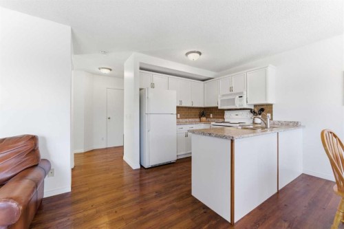 84 Mt Apex Green Se, Calgary, AB - Indoor Photo Showing Kitchen