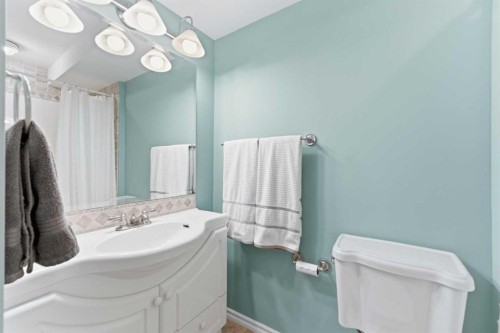 84 Mt Apex Green Se, Calgary, AB - Indoor Photo Showing Bathroom