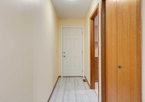60 Macewan Glen Drive Nw, Calgary, AB - Indoor Photo Showing Other Room