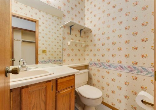 60 Macewan Glen Drive Nw, Calgary, AB - Indoor Photo Showing Bathroom