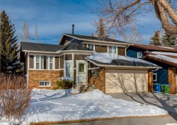 60 Macewan Glen Drive NW Calgary, AB T3K 2C5