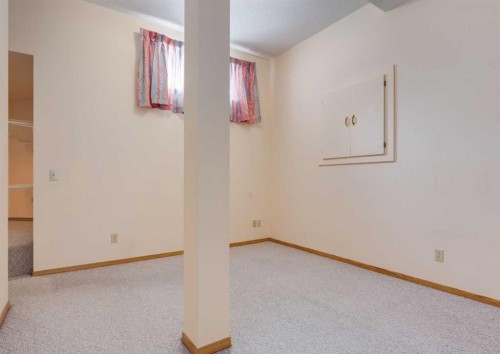 60 Macewan Glen Drive Nw, Calgary, AB - Indoor Photo Showing Other Room