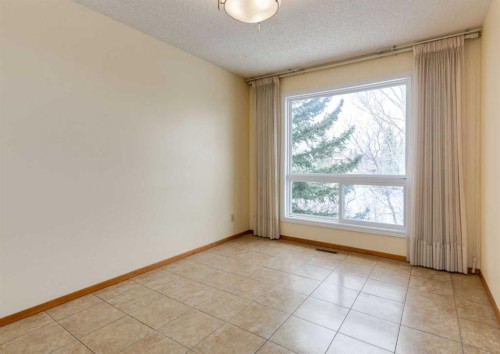 60 Macewan Glen Drive Nw, Calgary, AB - Indoor Photo Showing Other Room