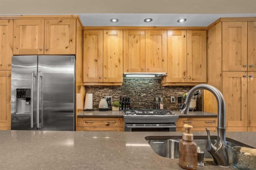 22 Streamside Lane, Canmore, AB - Indoor Photo Showing Kitchen With Stainless Steel Kitchen With Upgraded Kitchen