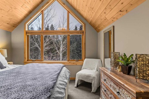 22 Streamside Lane, Canmore, AB - Indoor Photo Showing Bedroom