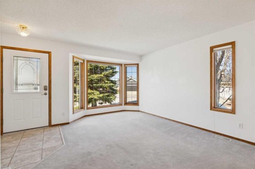 135 Sceptre Close Nw, Calgary, AB - Indoor Photo Showing Other Room