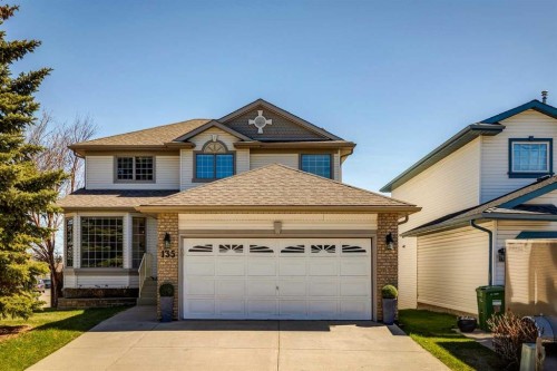 135 Sceptre Close Nw, Calgary, AB - Outdoor With Facade