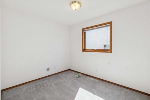 135 Sceptre Close Nw, Calgary, AB - Indoor Photo Showing Other Room