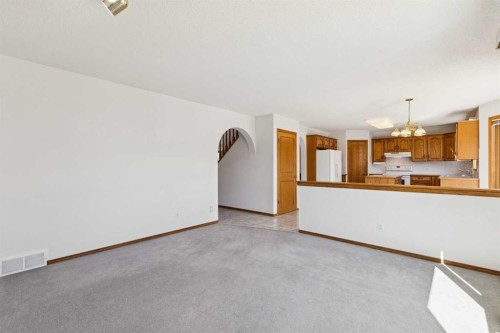135 Sceptre Close Nw, Calgary, AB - Indoor Photo Showing Kitchen