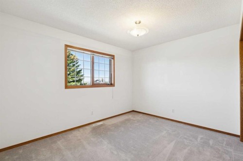 135 Sceptre Close Nw, Calgary, AB - Indoor Photo Showing Other Room