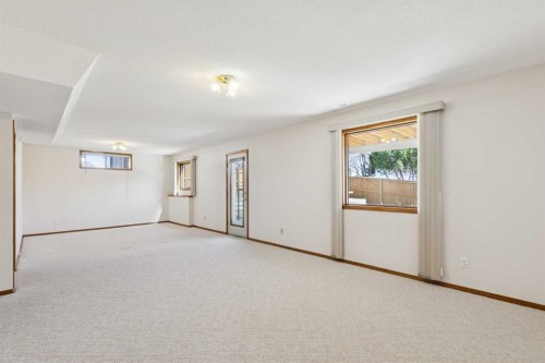 135 Sceptre Close Nw, Calgary, AB - Indoor Photo Showing Other Room