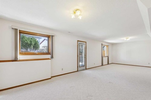 135 Sceptre Close Nw, Calgary, AB - Indoor Photo Showing Other Room