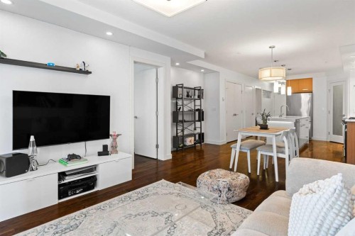 302-1029 15 Avenue Sw, Calgary, AB - Indoor Photo Showing Living Room