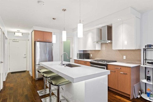 302-1029 15 Avenue Sw, Calgary, AB - Indoor Photo Showing Kitchen With Upgraded Kitchen