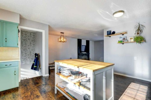 35 Penworth Place Se, Calgary, AB - Indoor Photo Showing Kitchen