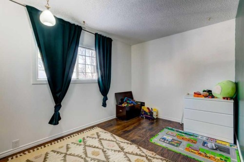 35 Penworth Place Se, Calgary, AB - Indoor