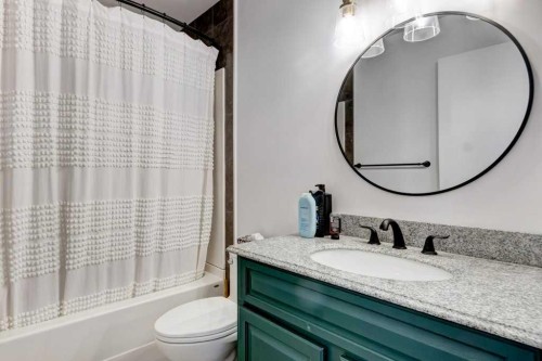35 Penworth Place Se, Calgary, AB - Indoor Photo Showing Bathroom