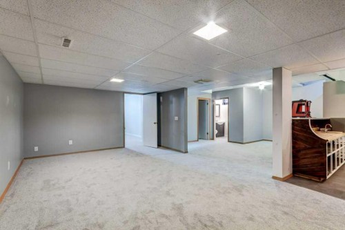 35 Penworth Place Se, Calgary, AB - Indoor