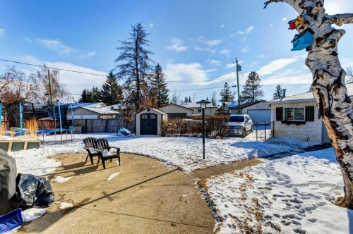 35 Penworth Place Se, Calgary, AB - Outdoor