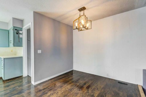 35 Penworth Place Se, Calgary, AB - Indoor Photo Showing Other Room