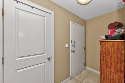 1303-6118 80 Avenue Ne, Calgary, AB - Indoor Photo Showing Other Room